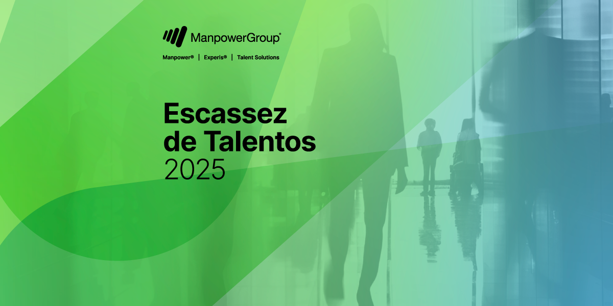 nner com fundo em tons gradientes de verde e azul, exibindo silhuetas de pessoas em um ambiente corporativo. Na parte superior está o logotipo do ManpowerGroup com as marcas 'Manpower', 'Experis' e 'Talent Solutions'. Ao centro, o texto 'Escassez de Talentos 2025' em preto.