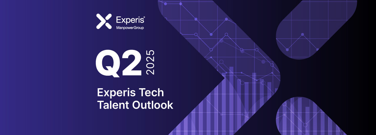  Banner digital com fundo roxo escuro e elementos gráficos modernos em tons de azul e lilás. No centro, a sigla "Q2 2025" aparece em destaque, seguida pelo título "Experis Tech Talent Outlook". O logotipo da Experis, parte do ManpowerGroup, está posicionado no canto superior esquerdo. O design inclui formas geométricas com padrões de gráficos e linhas conectando pontos, sugerindo análise de dados e tecnologia.