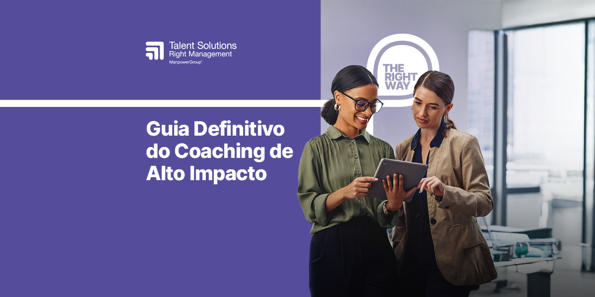 Duas mulheres analisam um tablet em escritório. Texto: Guia Definitivo do Coaching de Alto Impacto, Talent Solutions.