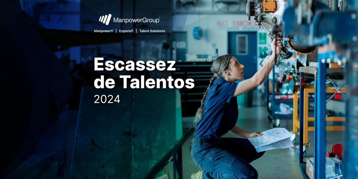 Mulher concentrada ajusta máquina em ambiente industrial. Logo ManpowerGroup e texto "Escassez de Talentos 2024".
