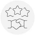 Um ícone circular com três estrelas acima de duas mãos se cumprimentando, sugerindo avaliação ou reconhecimento. Um ícone circular com três estrelas acima de duas mãos se cumprimentando, sugerindo avaliação ou reconhecimento.