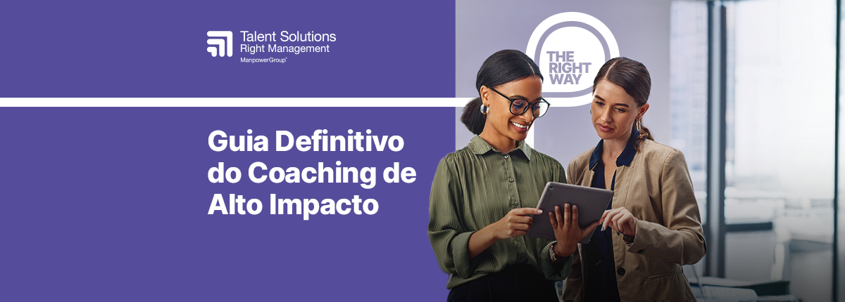 Duas mulheres analisam um tablet em escritório. Texto: Guia Definitivo do Coaching de Alto Impacto, Talent Solutions. Duas mulheres analisam um tablet em escritório. Texto: Guia Definitivo do Coaching de Alto Impacto, Talent Solutions.
